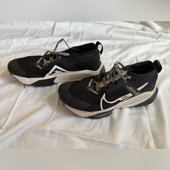 Nike Women's Zegama Trail Running Shoes - Picture 2 of 6
